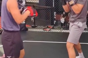 李景亮教狄龙打拳！八角笼中切磋，传授裸绞绝技，NBA能用上？