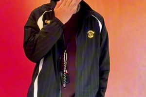 这你能认出来吗？?吴前身着私服 这穿搭还挺帅的~