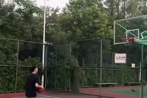 好家伙！这投篮弧度，文班骑着戈贝尔也盖不到啊?