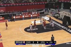 能突又能投！2021年世预赛，郭艾伦面对日本男篮砍24分4板