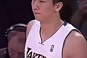 孙悦此前：我在国内崴脚打石膏休三个月，在湖人受伤，让我第二天接着打