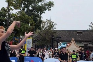 篮球功底很扎实? “歌手吴克群投篮也太准了”?